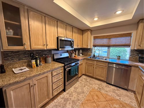 28220 Bavaria Dr, Menifee, CA, 92585-3921 | Card Image