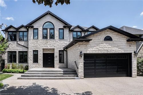 27 Elodia Crt, Hamilton, ON, L9C7R2 | Card Image