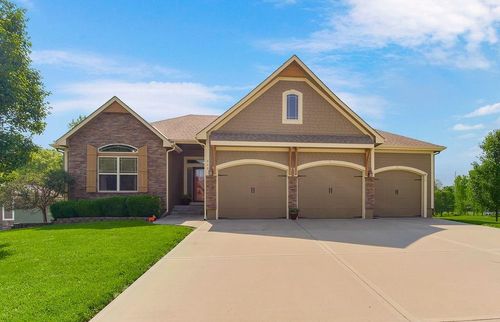900 Buckeye Ln, Pleasant Hill, MO, 64080-1756 | Card Image