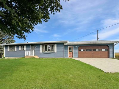 2483 195th Street, Home with 3 bedrooms, 1 bathrooms and null parking in Traer IA | Image 1