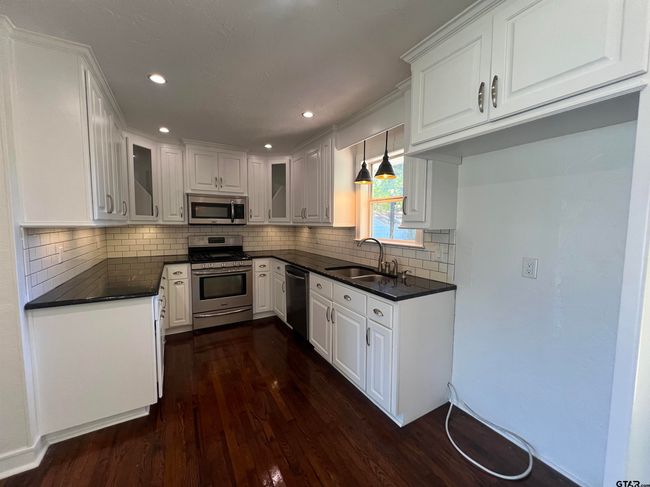 1107 N Hackberry Ave, House other with 3 bedrooms, 2 bathrooms and null parking in Gladewater TX | Image 21