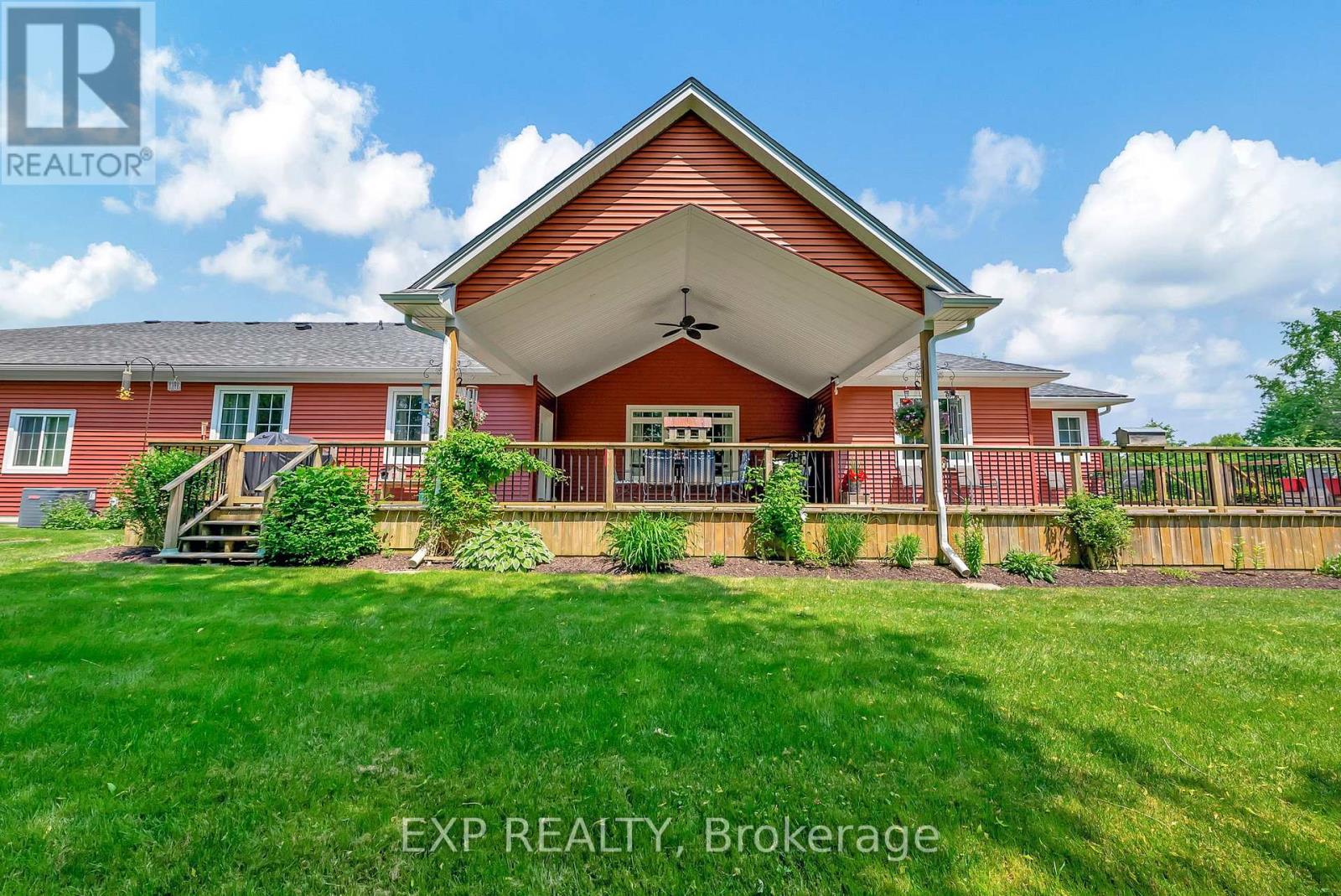 Residential in Howick (Howick Twp) 3