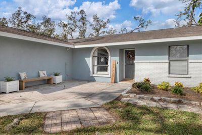 Front sitting area under beautiful Oaks | Image 3