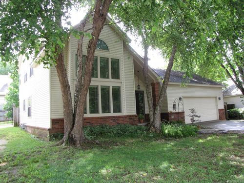 2015 Brookford Dr, Little Rock, AR, 72211-5482 | Card Image