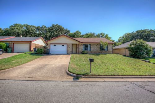 6406 Springfield Dr, Arlington, TX, 76016-5142 | Card Image