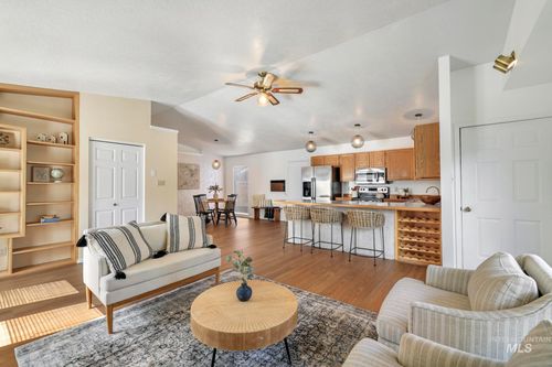 230 Meadows Ln, Twin Falls, ID, 83301-3833 | Card Image