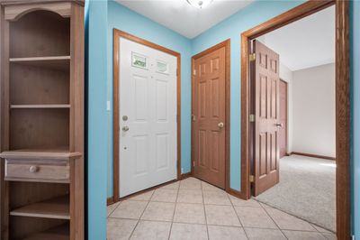 1134 Carriage Lane, Condo with 2 bedrooms, 2 bathrooms and 2 parking in Clinton Twp PA | Image 3