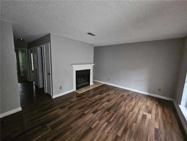 590 Windchase Ln, Condo with 2 bedrooms, 2 bathrooms and 2 parking in Stone Mountain GA | Image 4