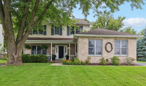 2101 Red Barn Ct, Woodstock, IL, 60098-6912 | Card Image