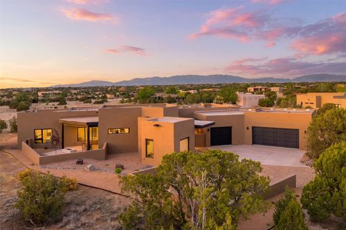 135 Paseo Aragon, Santa Fe, NM, 87506 | Card Image