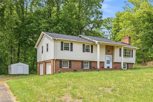 104 Windover Dr, Pinnacle, NC, 27043-9327 | Card Image