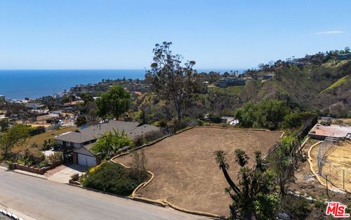 729 Enchanted Way, Pacific Palisades, CA, 90272 | Card Image
