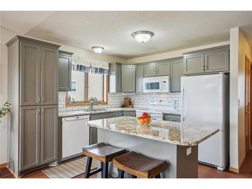 300 Wildwood Cir, Roberts, WI, 54023-8633 | Card Image