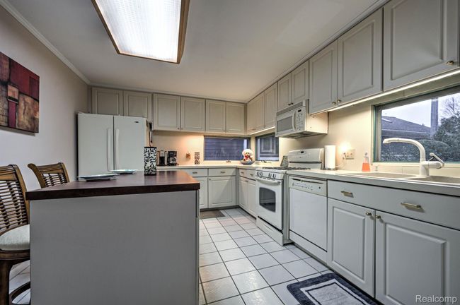 KITCHEN | Image 19