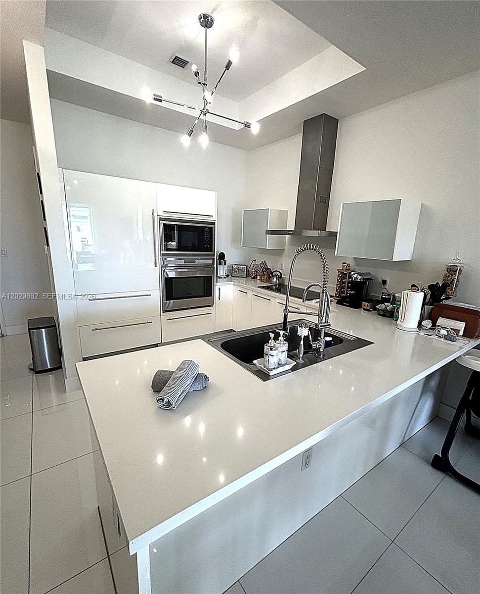 Residential Lease in Sunny Isles Beach 5