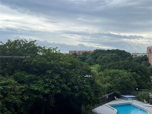 apt-509-9682 Fontainebleau Blvd, Miami, FL, 33172-4120 | Card Image