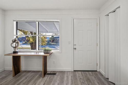 5749 Detroit St, Dearborn Heights, MI, 48125-3202 | Card Image