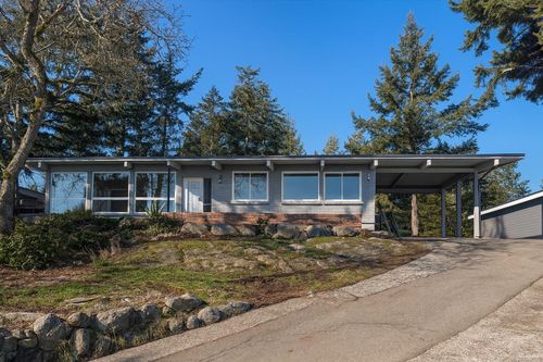 107 Island Hwy, View Royal, BC, V9B1G1 | Card Image