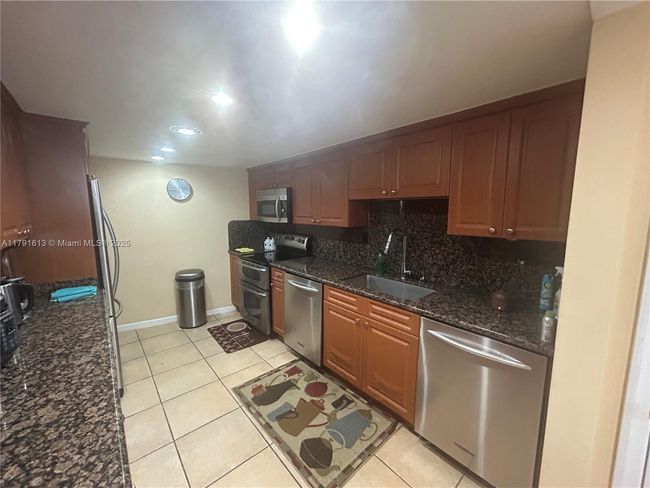 APT-434 - 5401 Collins Ave, Condo with 2 bedrooms, 2 bathrooms and null parking in Miami Beach FL | Image 5