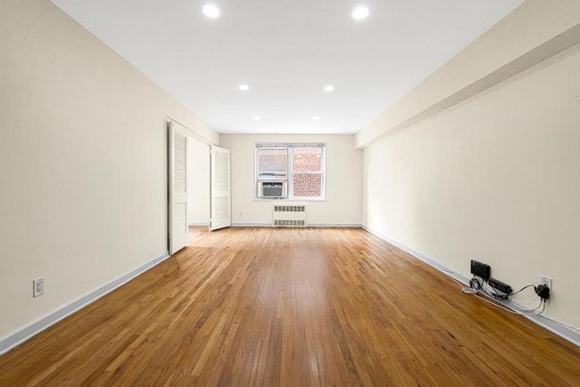 APT-5B - 72 112 Th St, Home with 2 bedrooms, 1 bathrooms and null parking in Forest Hills NY | Image 8