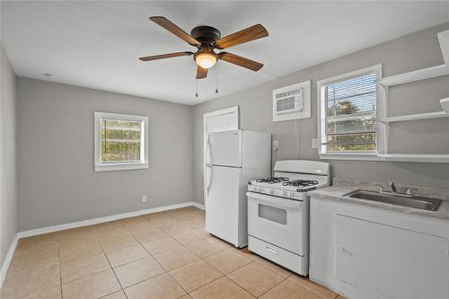 d-311 9th St N, Texas City, TX, 77590-7560 | Card Image