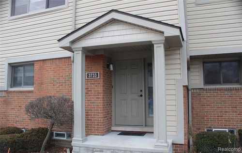 3733 Old Creek Rd, TROY, MI, 48084-1655 | Card Image