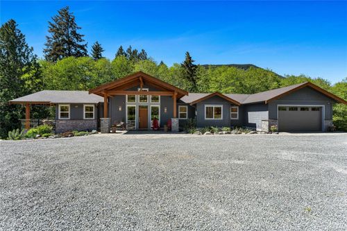 7586 Somenos Rd, Duncan, BC, V9L5Z7 | Card Image