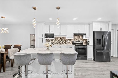 102-1200 Bridletowne Cir, Scarborough, ON, M1W2T9 | Card Image