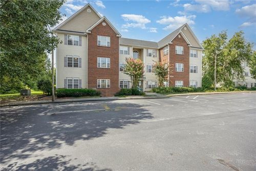 apt-2a-3724 Spanish Peak Dr, High Point, NC, 27265-7935 | Card Image