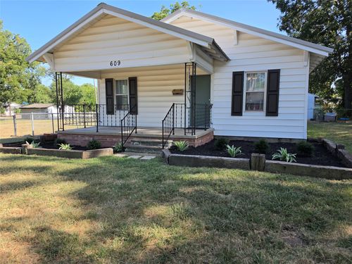 609 W 5th St, Ada, OK, 74820-3213 | Card Image