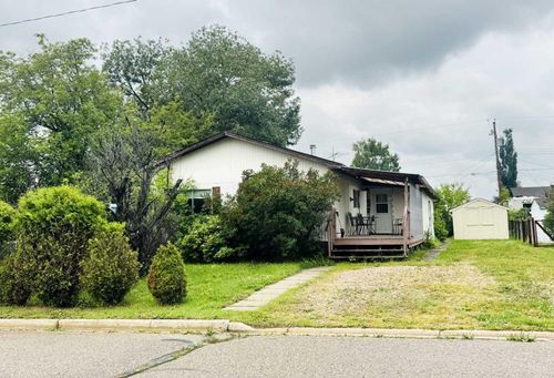 5212 52a Street, Eckville, AB, T0M0X0 | Card Image
