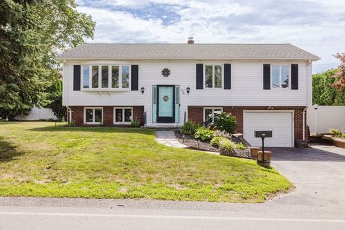 528 Regan Rd, Somerset, MA, 02726-3718 | Card Image