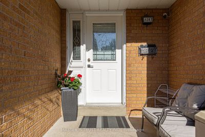 4063 Dursley Cres, House attached with 3 bedrooms, 4 bathrooms and 3 parking in Mississauga ON | Image 3