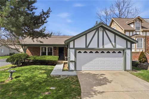 7226 Mastin St, Merriam, KS, 66203-4617 | Card Image