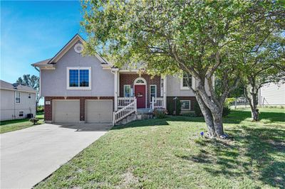 602 S Sunset Lane, House other with 3 bedrooms, 2 bathrooms and null parking in Raymore MO | Image 1