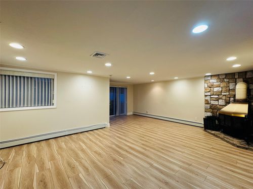 6 Fresno Dr, Plainview, NY, 11803-5804 | Card Image