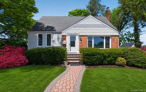 2021 Lincoln Ave, East Meadow, NY, 11554-2520 | Card Image