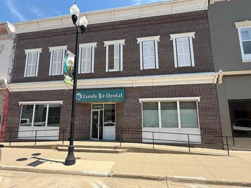 810 Central Ave, Hawarden, IA, 51023-2232 | Card Image