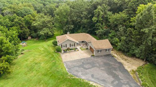 2260 Tara Ln, Leclaire, IA, 52753-9519 | Card Image