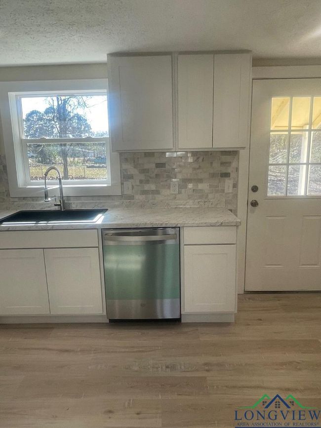 338 E Peters St, House other with 3 bedrooms, 2 bathrooms and null parking in De Kalb TX | Image 16