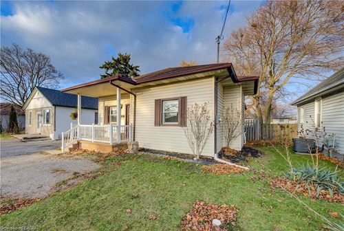 {{alt}} | Card Image