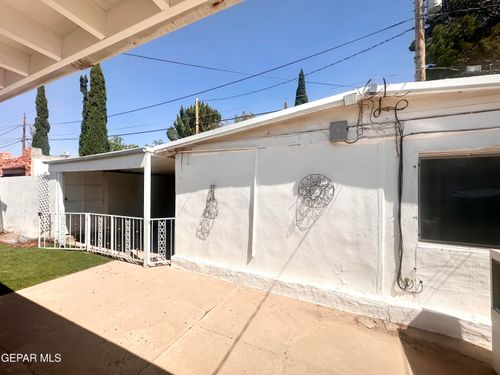 rear-504 Cincinnati Ave, El Paso, TX, 79902-2613 | Card Image