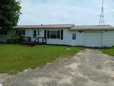 235 S M 65, House other with 3 bedrooms, 1 bathrooms and null parking in Whittemore MI | Image 3