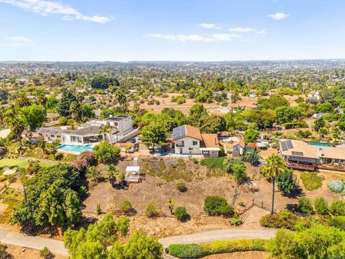 326 Sunrise Cir, Vista, CA, 92084-5834 | Card Image