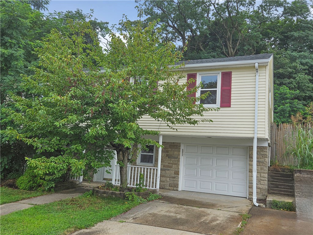 Orlando Dr, North Providence, RI 02904