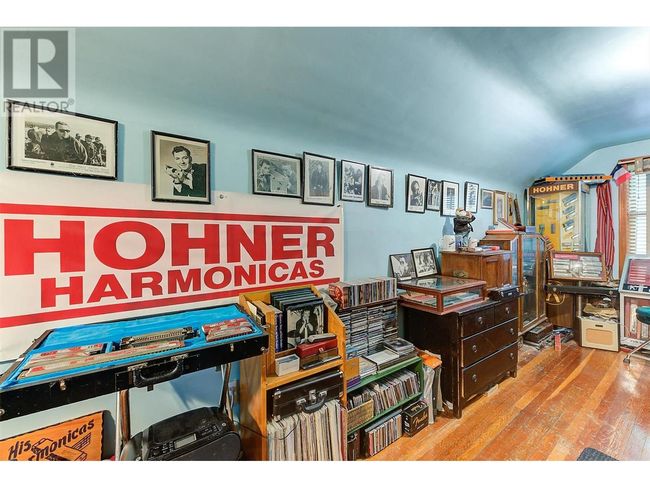 866 Dehart Ave, House other with 3 bedrooms, 1 bathrooms and 2 parking in Kelowna BC | Image 15