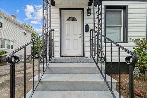 163 Grant Ave, Mineola, NY, 11501-2510 | Card Image