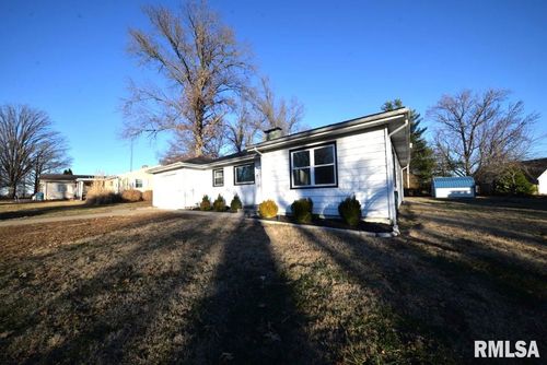 17 N Highland Pl, Mount Vernon, IL, 62864-2726 | Card Image