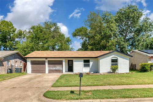 1505 Marlee Ln, Arlington, TX, 76014-1437 | Card Image