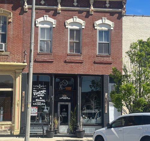 8 W Main St, Du Quoin, IL, 62832-1611 | Card Image